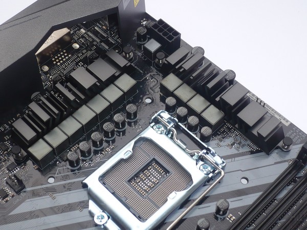 038-asrock-z370-killer-sli-foto-scheda-zona-socket-particolare-circuiteria