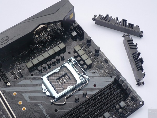 039-asrock-z370-killer-sli-foto-scheda-zona-socket-particolare-circuiteria