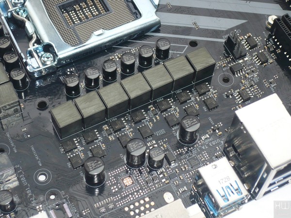 041-asrock-z370-killer-sli-foto-scheda-zona-socket-particolare-circuiteria-mosfet