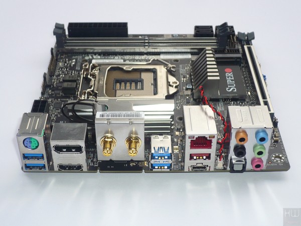 050-supermicro-c7z370-cg-iw-foto-scheda-pannello-IO