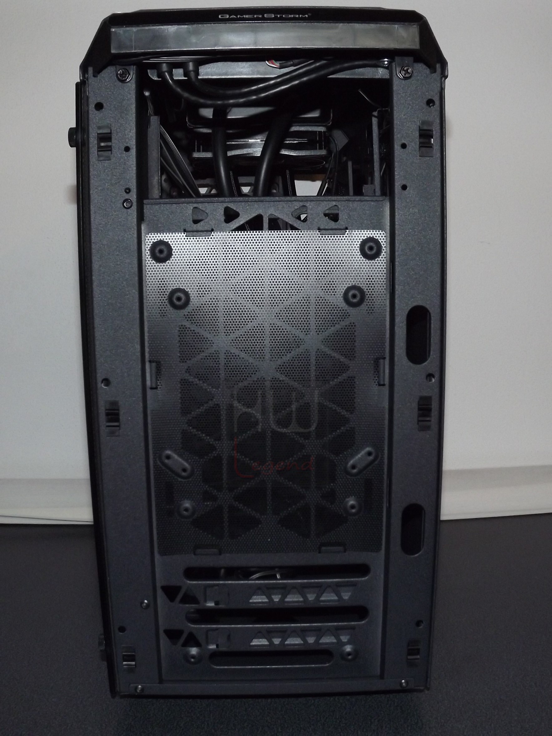 DeepCool_Gamer_Storm_Baronkase_LIQUID_-_Uno_sguardo_allesterno_-_4