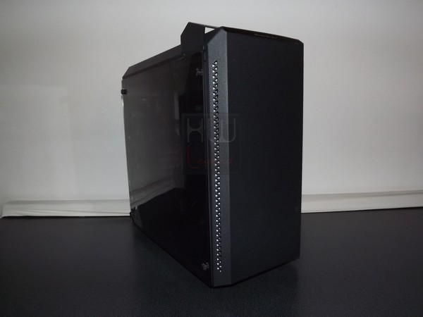 DeepCool_Gamer_Storm_Baronkase_LIQUID_-_Uno_sguardo_allesterno