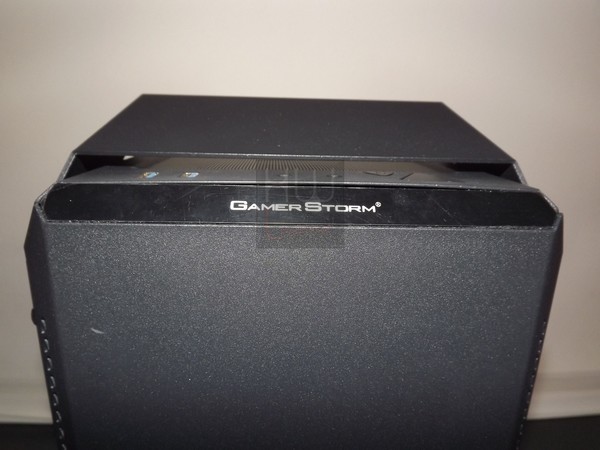 DeepCool_Gamer_Storm_Baronkase_LIQUID_-_Uno_sguardo_allesterno_-_2