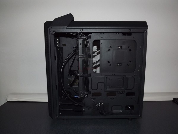 DeepCool_Gamer_Storm_Baronkase_LIQUID_-_Uno_sguardo_allinterno_-_1