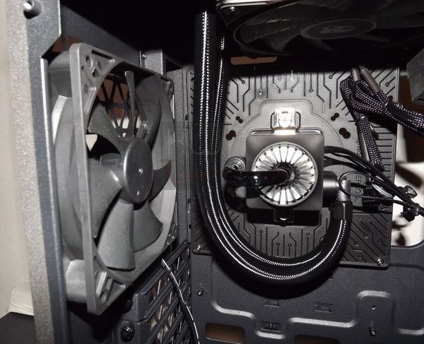 DeepCool_Gamer_Storm_Baronkase_LIQUID_-_Uno_sguardo_allinterno_-_13