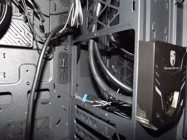 DeepCool_Gamer_Storm_Baronkase_LIQUID_-_Uno_sguardo_allinterno_-_15