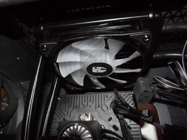 DeepCool_Gamer_Storm_Baronkase_LIQUID_-_Uno_sguardo_allinterno_-_9
