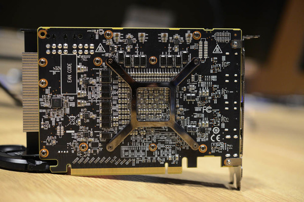 PowerColor_Radeon_RX_Vega_Nano_-_3