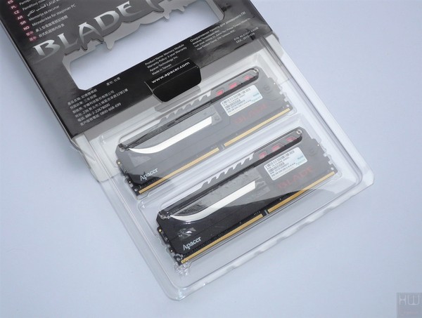 010-apacer-blade-fire-ddr4-foto-confezione-apertura