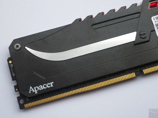 025-apacer-blade-fire-ddr4-foto-moduli-varie-particolare-inserto-lama
