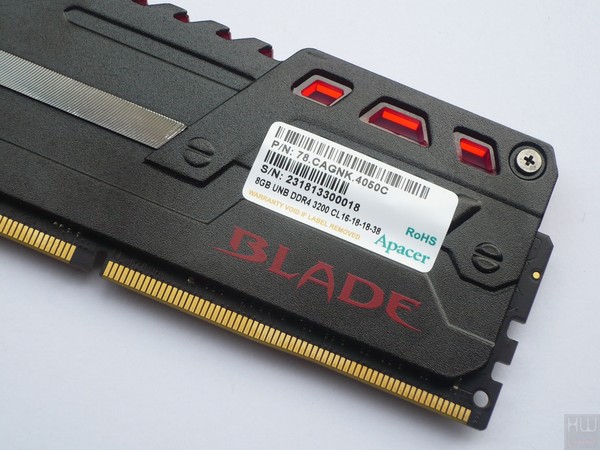 026-apacer-blade-fire-ddr4-foto-moduli-varie-particolare-etichetta