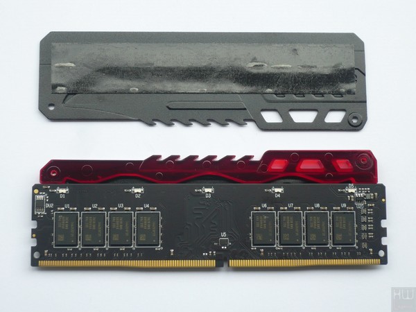 032-apacer-blade-fire-ddr4-foto-moduli-particolare-modulo-smontato
