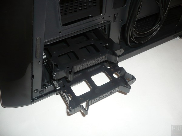 040-cortek-draco-foto-case-interno-particolare-slitte-hdd-ssd