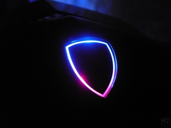 078-cortek-draco-foto-case-installazione-componenti-illuminazione-particolare-pulsante-accensione