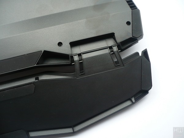 037-roccat-horde-aimo-foto-tastiera-poggiapolsi-aggancio