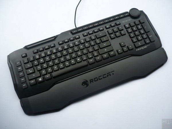 039-roccat-horde-aimo-foto-tastiera-poggiapolsi-fissato