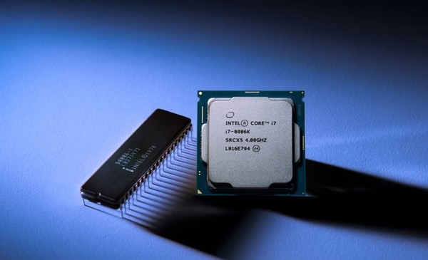 Computex_2018_Intel_Core_i7-8086K_-_1