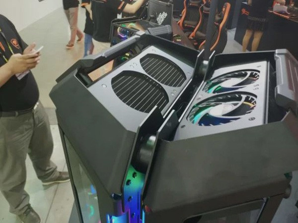 Cougar_Computex_2018_-_1