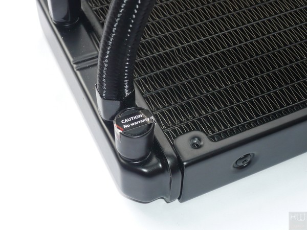028-deepcool-castle-240-rgb-aio-foto-radiatore-dettaglio-sfiato-rabbocco-sigillo-garanzia