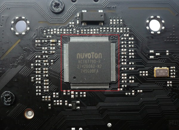 032-asrock-x470-taichi-foto-scheda-retro-chip-hwmonitor
