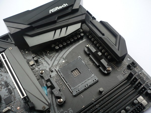 033-asrock-x470-taichi-foto-scheda-zona-socket-large