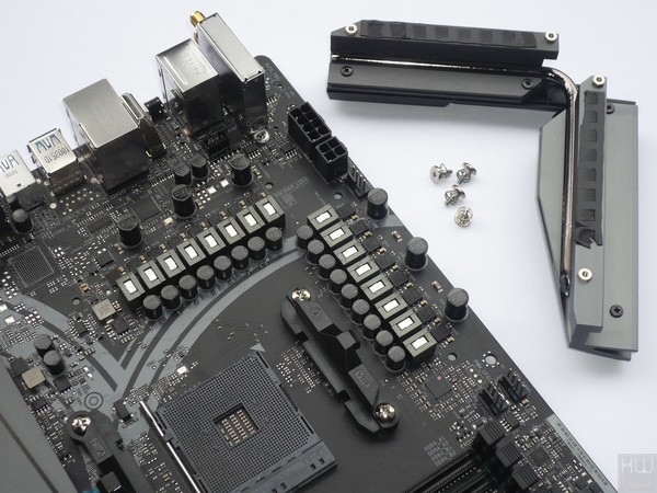 034-asrock-x470-taichi-foto-scheda-zona-socket-circuiteria