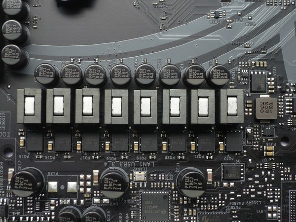 035-asrock-x470-taichi-foto-scheda-zona-socket-circuiteria-dettagli