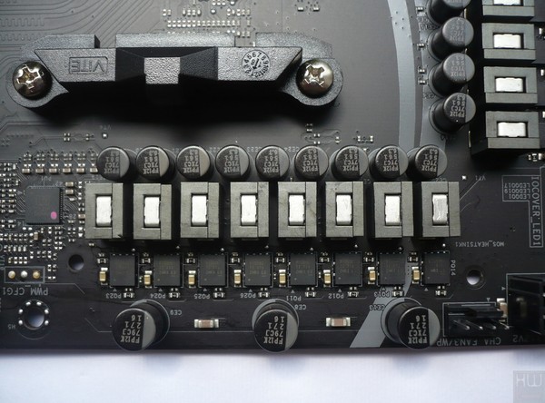 036-asrock-x470-taichi-foto-scheda-zona-socket-circuiteria-dettagli