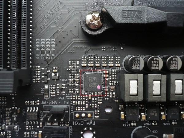 039-asrock-x470-taichi-foto-scheda-zona-socket-circuiteria-dettagli-controller