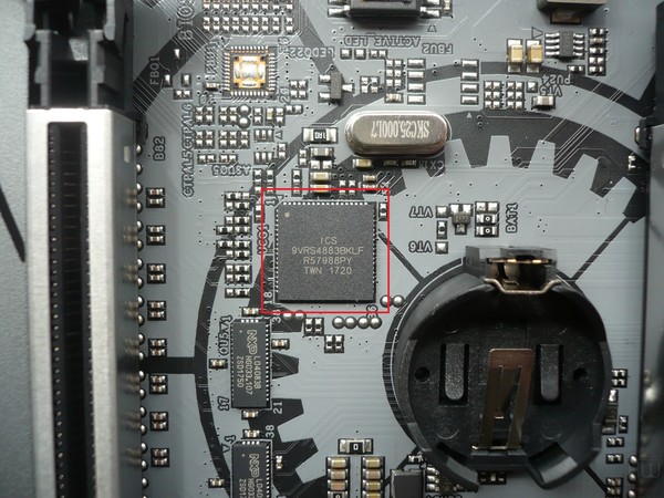 041-asrock-x470-taichi-foto-scheda-particolare-generatore-clock