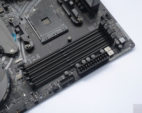 042-asrock-x470-taichi-foto-scheda-slot-ddr4