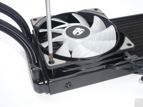 042-deepcool-castle-240-rgb-aio-installazione-preparazione-radiatore