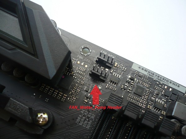 045-asrock-x470-taichi-foto-scheda-slot-ddr4-particolare-connettore-fan-pump-header