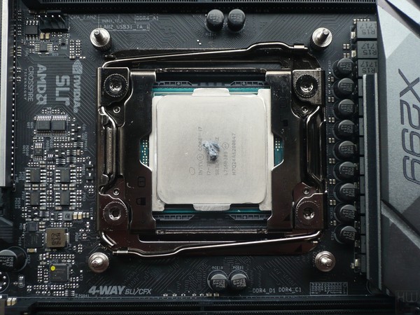 048-deepcool-castle-240-rgb-aio-installazione-applicazione-pasta-termica
