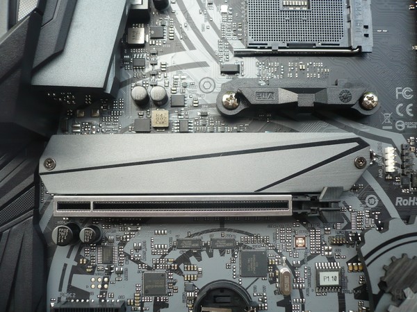 049-asrock-x470-taichi-foto-scheda-connettore-ultram2-full-coverage-heatsink