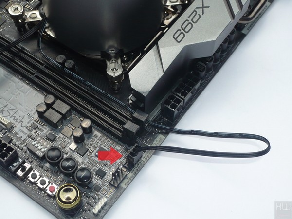 054-deepcool-castle-240-rgb-aio-installazione-blocco-principale-collegamento-pompa