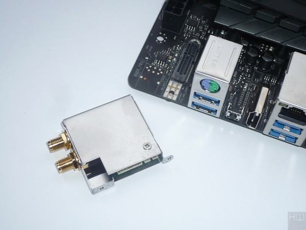 059-asrock-x470-taichi-foto-modulo-wireless-preinstallato