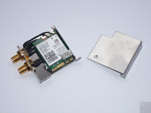 060-asrock-x470-taichi-foto-modulo-wireless-preinstallato