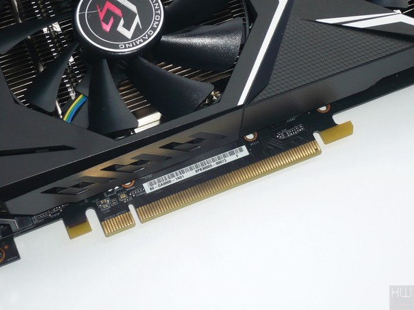 051-asrock-phantom-rx580-8g-foto-scheda-pettine-pcie