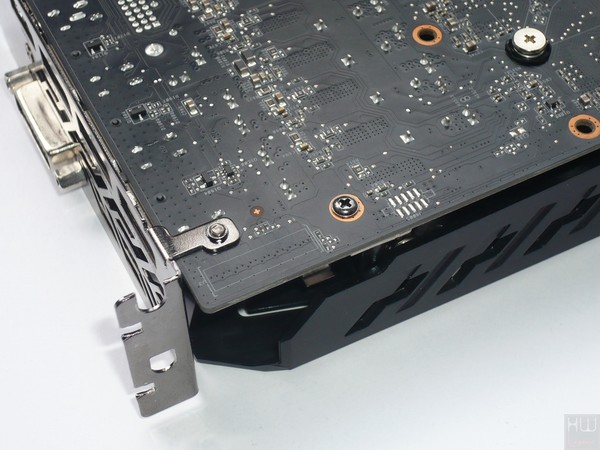 053-asrock-phantom-rx580-8g-foto-scheda-particolare-assenza-conn-crossfire