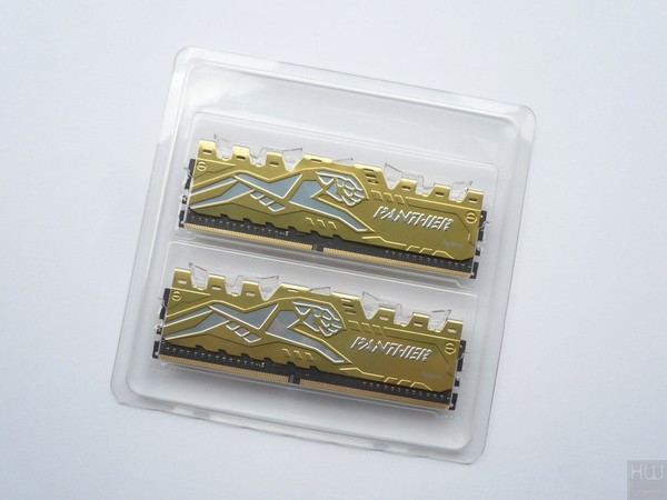 012-apacer-panther-rage-rgb-ddr4-foto-confezione-apertura-particolare-blister