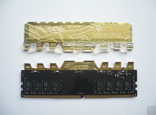 038-apacer-panther-rage-rgb-ddr4-foto-moduli-smontaggio