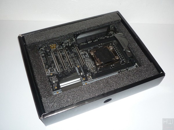 022-asrock-x299-oc-formula-foto-confezione-interno