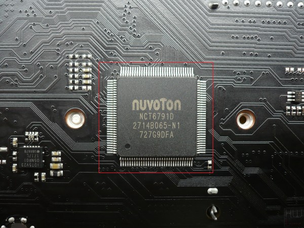 035-asrock-x299-oc-formula-foto-scheda-retro-chip-hwmonitoring