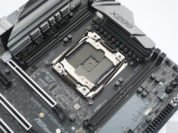 036-asrock-x299-oc-formula-foto-scheda-zona-socket-large