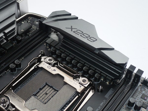 039-asrock-x299-oc-formula-foto-scheda-zona-socket-dettagli-circuiteria