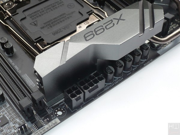045-asrock-x299-oc-formula-foto-scheda-zona-socket-dettagli-circuiteria-connettori-supplementari