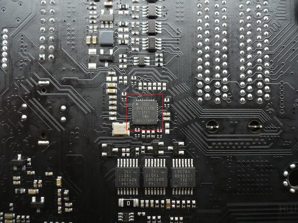 046-asrock-x299-oc-formula-foto-scheda-dettagli-generatore-clock-hyper-bclk3