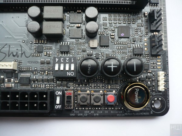 049-asrock-x299-oc-formula-foto-scheda-pulsanti-switch-overclock