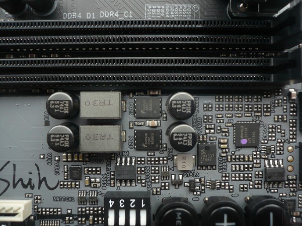 051-asrock-x299-oc-formula-foto-scheda-circuiteria-comparto-memoria-dettagli